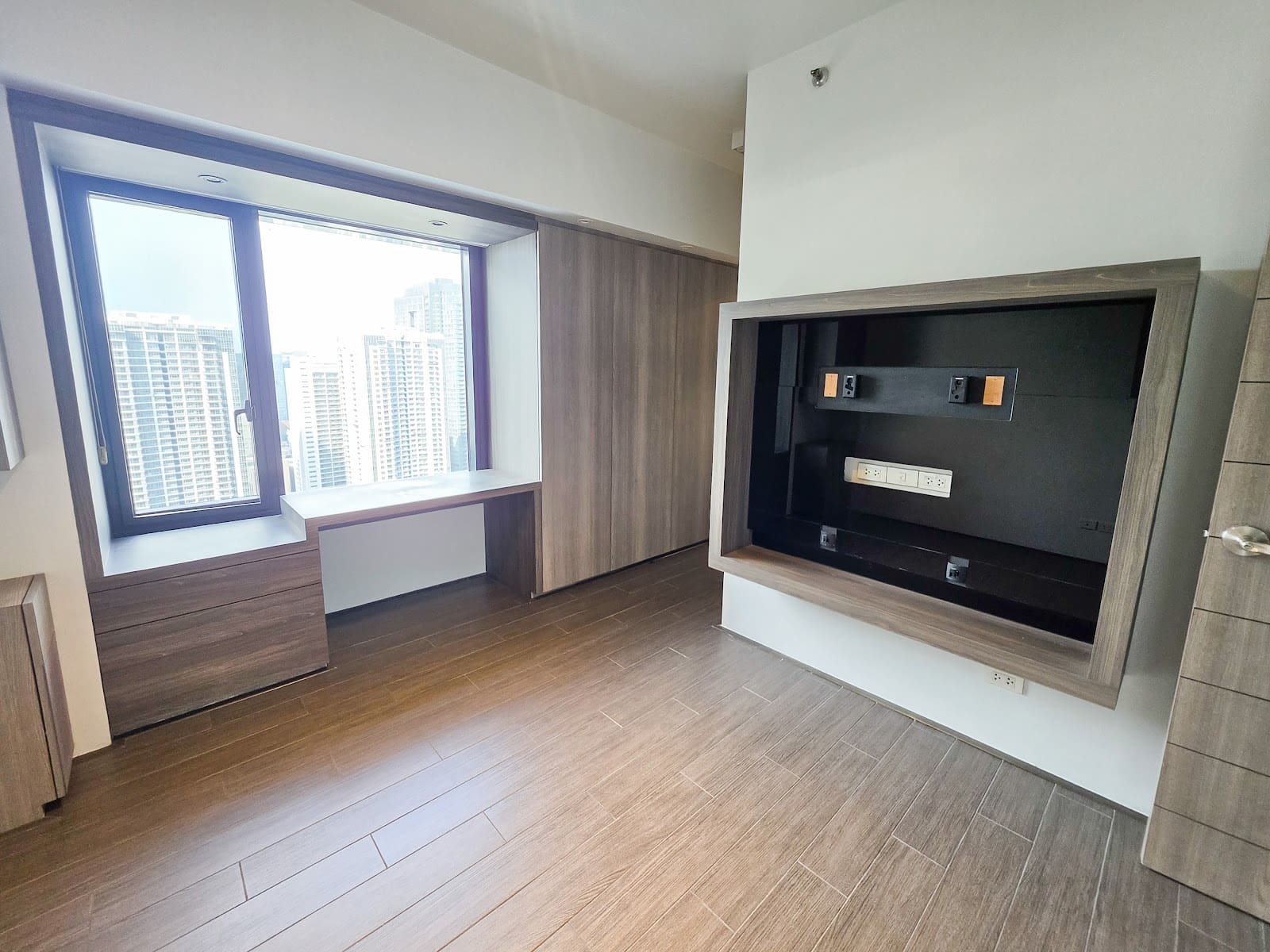 3 bedroom condo for sale in Arya Residences, BGC, photo 1