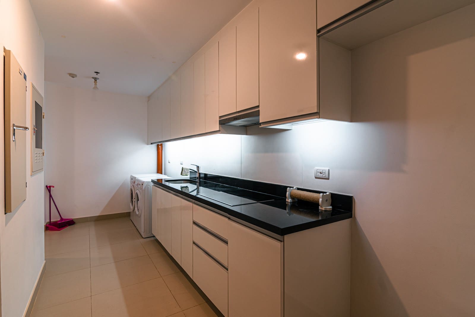 3 bedroom condo for rent in Two Roxas Triangle, Makati CBD, photo 10
